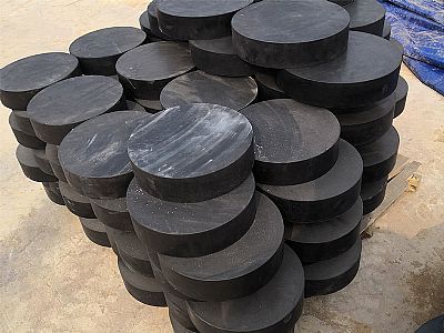 平山县板式橡胶支座由若干层橡胶片与薄钢板经加压硫化